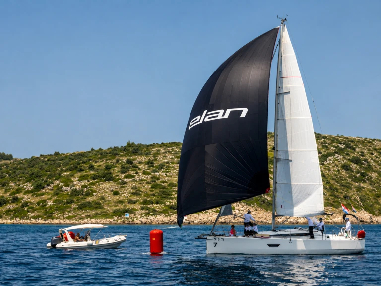 Noleggio Barca a vela a Betina – Elan E4