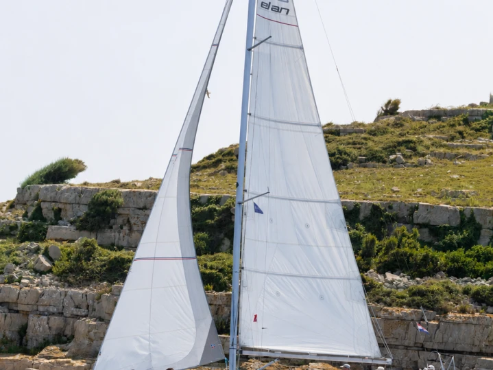 Noleggiare una Elan E4 a Betina