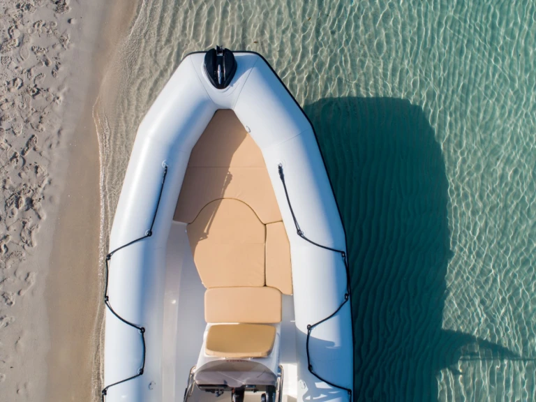 Noleggiare una Bombard BOMBARD 650 SUNRIDER NEO a Isolella