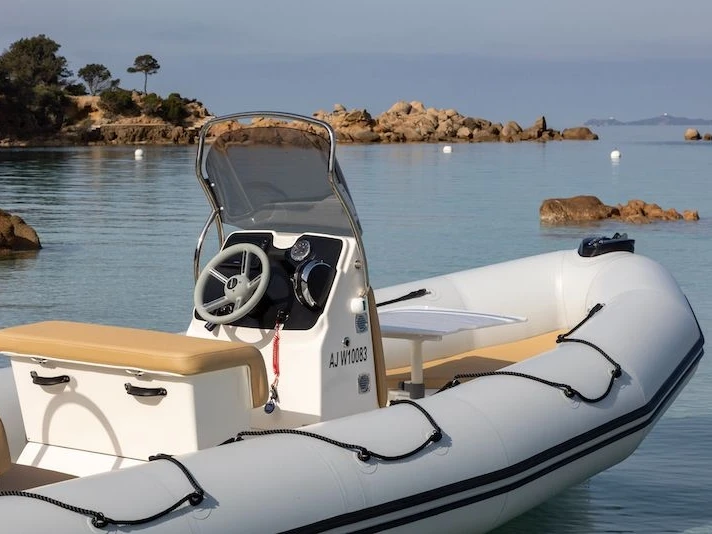 Noleggio Gommone a Isolella – Bombard BOMBARD 650 SUNRIDER NEO