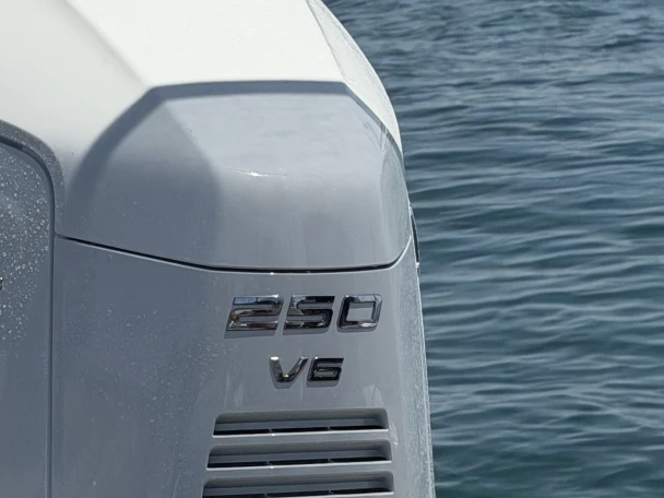 Noleggiare una Lomac Turismo 7.0 a Marina de Portimão
