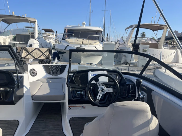 Noleggio Barca a motore Glastron con patente nautica