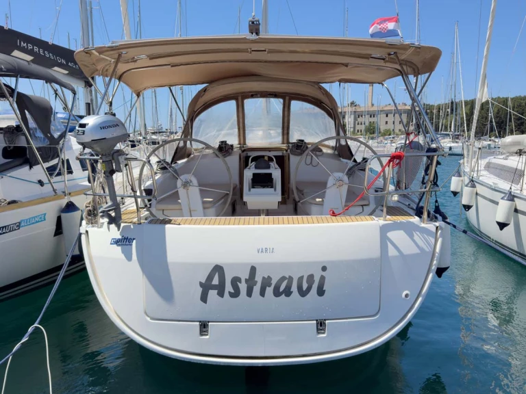 Noleggio Barca a vela a Pola – Bavaria Cruiser 37