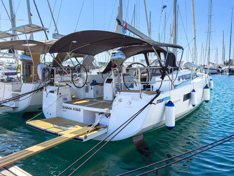 Noleggio barche Jeanneau Sun Odyssey 440 a Pola su Samboat