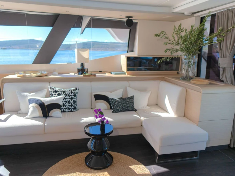 Noleggio Yacht di lusso a Trogir – Fountaine Pajot Solomar 