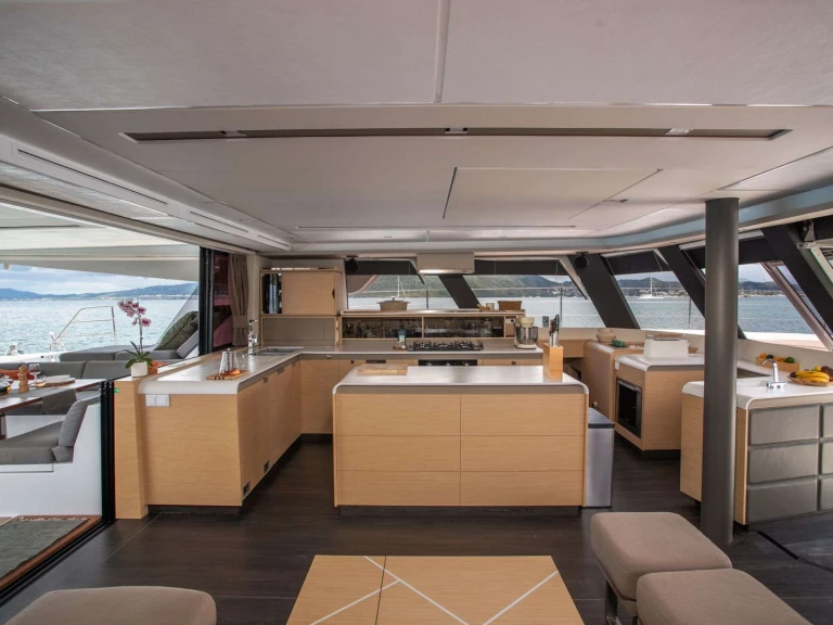 Noleggio barche Fountaine Pajot OKINAWA a Napoli su Samboat