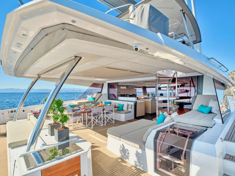 Yacht di lusso a noleggio a Atene al miglior prezzo