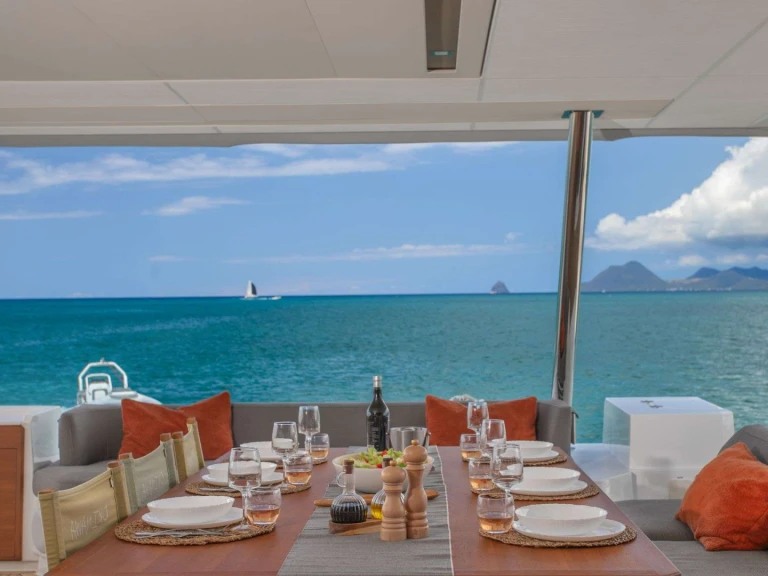Noleggio Yacht di lusso Fountaine Pajot con patente nautica