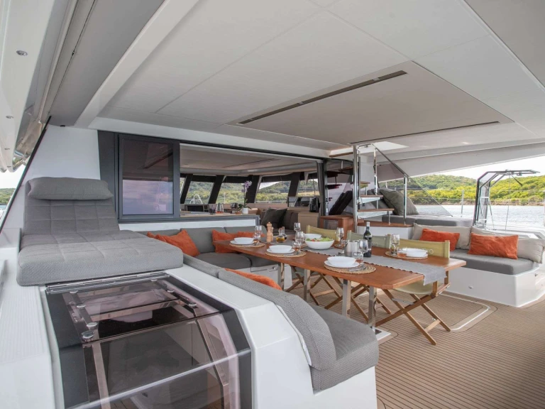 Yacht di lusso a noleggio a Napoli al miglior prezzo