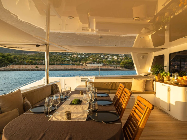 Noleggio barche Matrix Yachts KINGS RANSOM a Napoli su Samboat