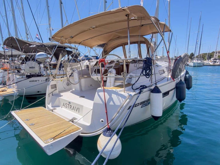 Bavaria Cruiser 37 da affittare a  Pola