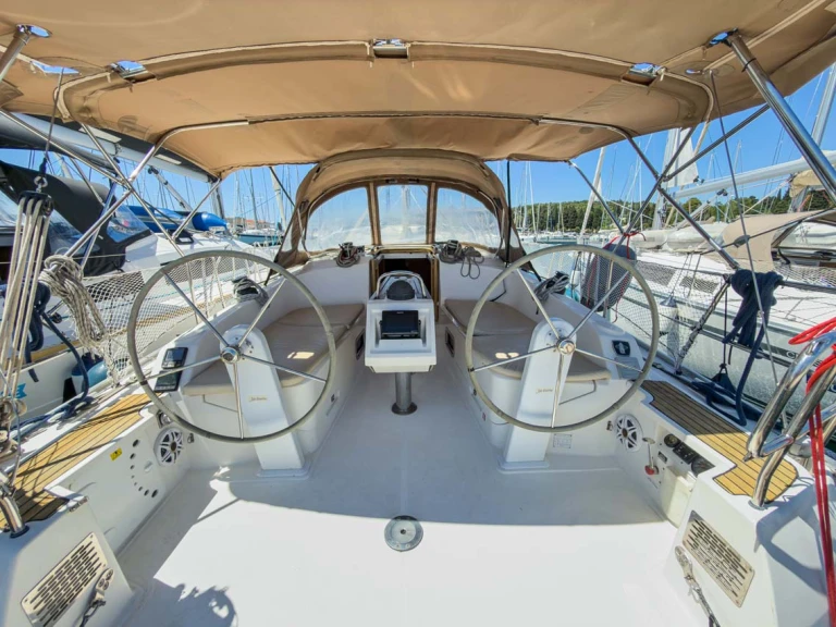 Noleggio a Pola – Bavaria Cruiser 37 su SamBoat