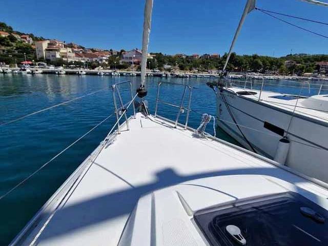 Noleggio Barca a vela a Pola – Bavaria Cruiser 37