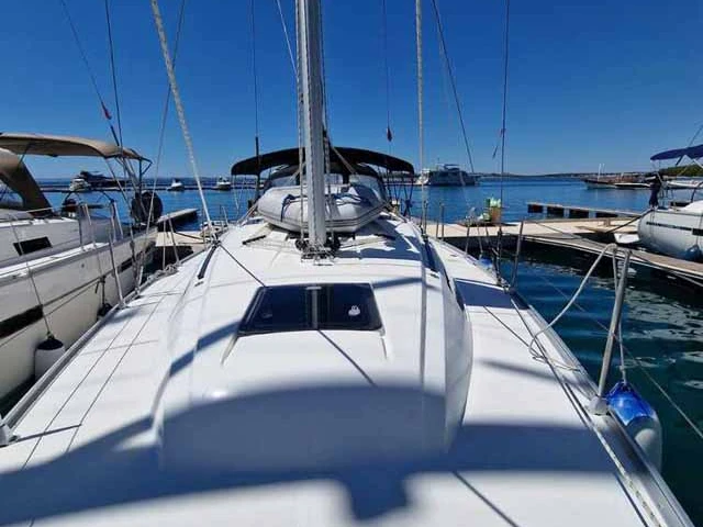 Noleggio barche Bavaria Cruiser 37 a Pola su Samboat