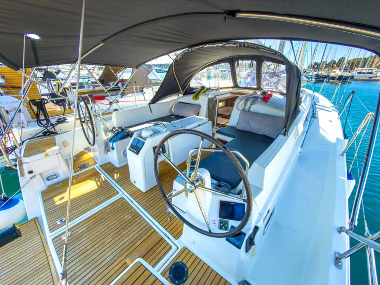 Jeanneau Sun Odyssey 440 da affittare a  Pola