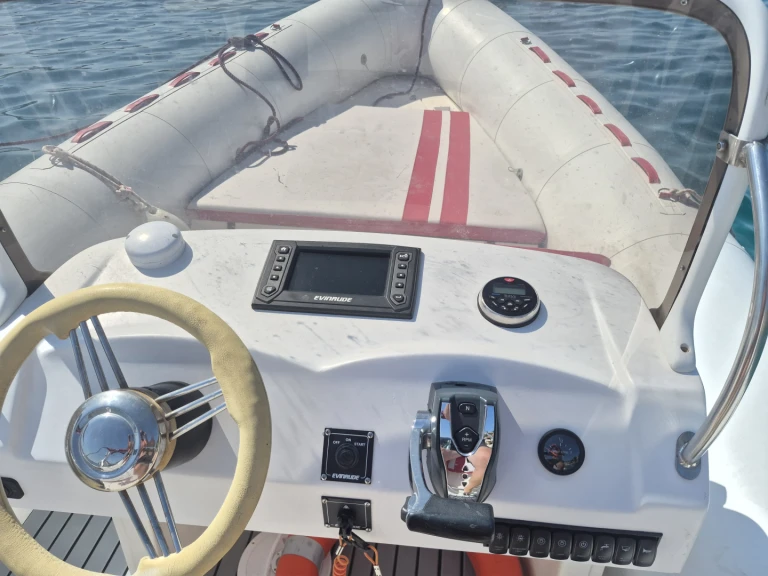 Noleggiare una Valiant V 750 Cruiser a Novaglia (Novalja)