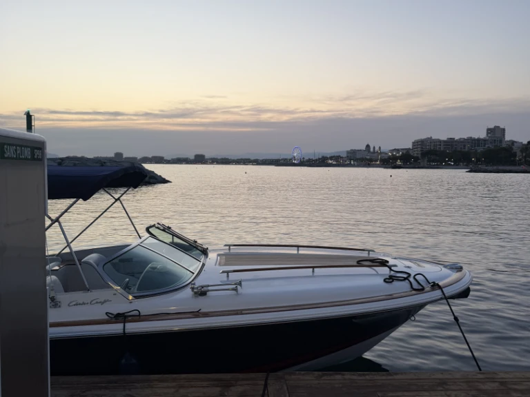 Barca a motore a noleggio a Saint-Raphaël al miglior prezzo