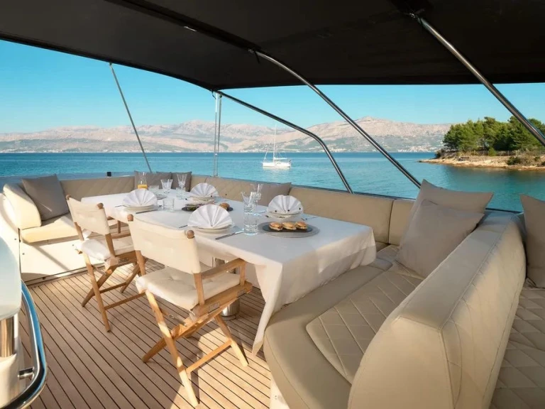 Noleggio Barca a motore a Podstrana – Princess Princess 72