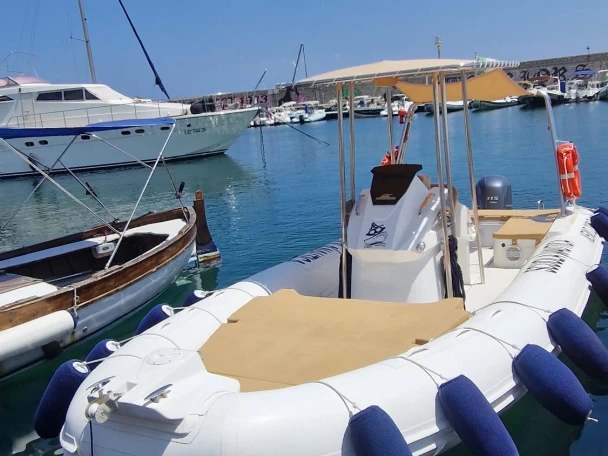 Noleggio Gommone SUNRISE 7 con patente nautica