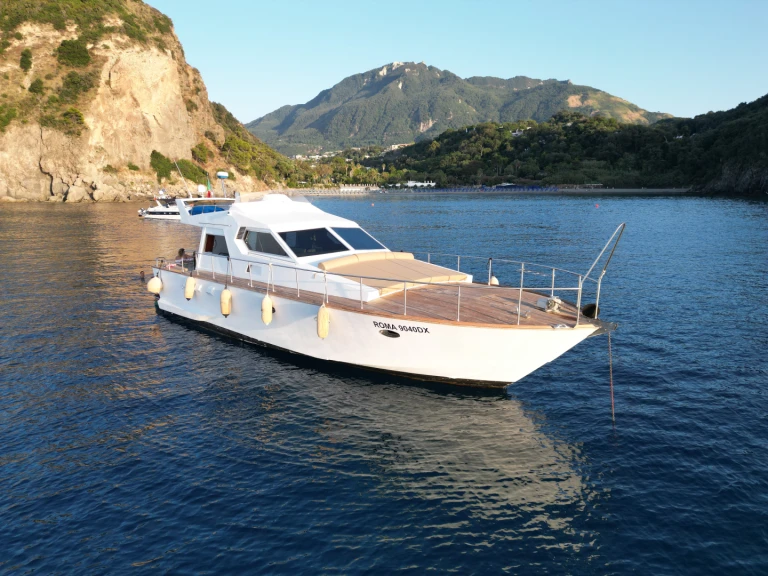 Noleggio Barca a motore Itama con patente nautica