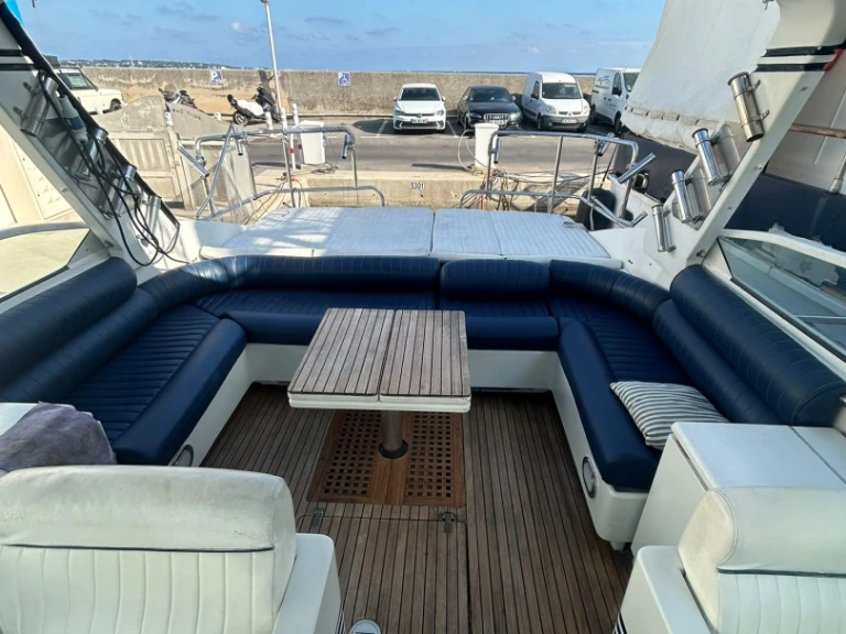 Noleggiare una Pershing Pershing 40 a Golfe-Juan