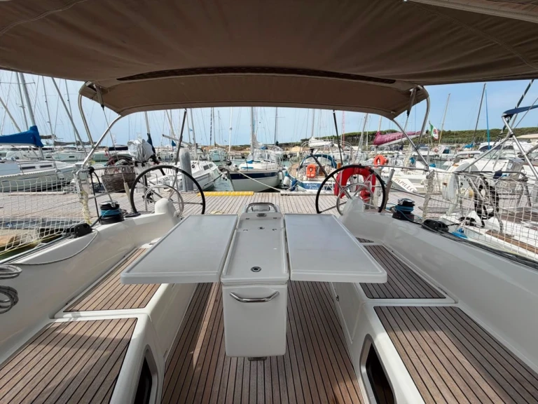 Noleggiare una Jeanneau Sun Odyssey 410 a Cecina