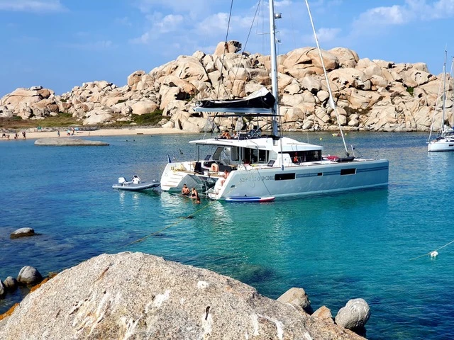 Noleggiare una Lagoon Lagoon 52 a Ajaccio