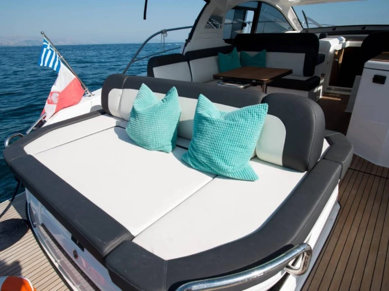 Yacht di lusso a noleggio a Lefkáda al miglior prezzo