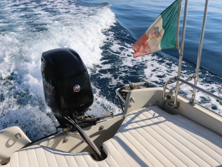 Noleggio Barca a motore Boston Whaler con patente nautica