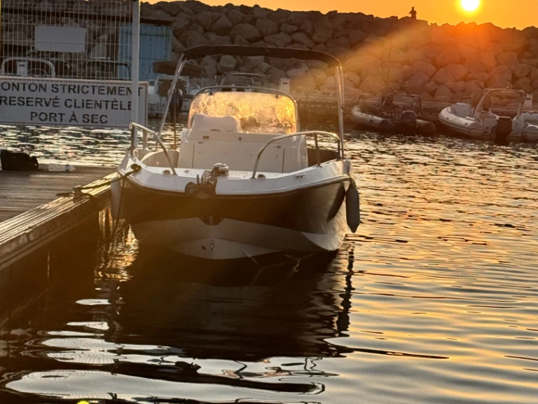 Noleggiare una Quicksilver Openactiv a Francia