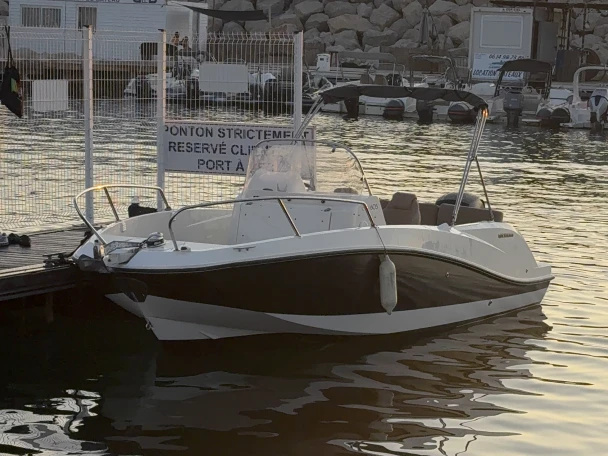 Noleggio Barca a motore con o senza skipper Quicksilver a Francia