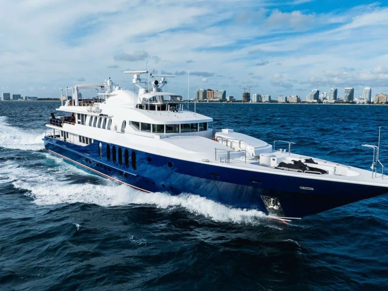 Noleggio barche Napoli economico YCM FIFTY
