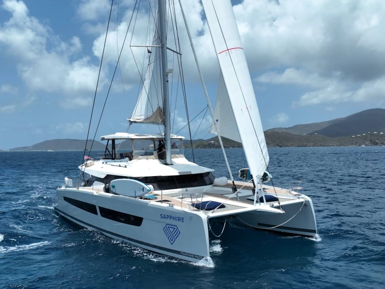 Noleggio Yacht di lusso Fountaine Pajot con patente nautica