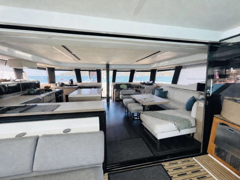 Noleggio Yacht di lusso Fountaine Pajot con patente nautica