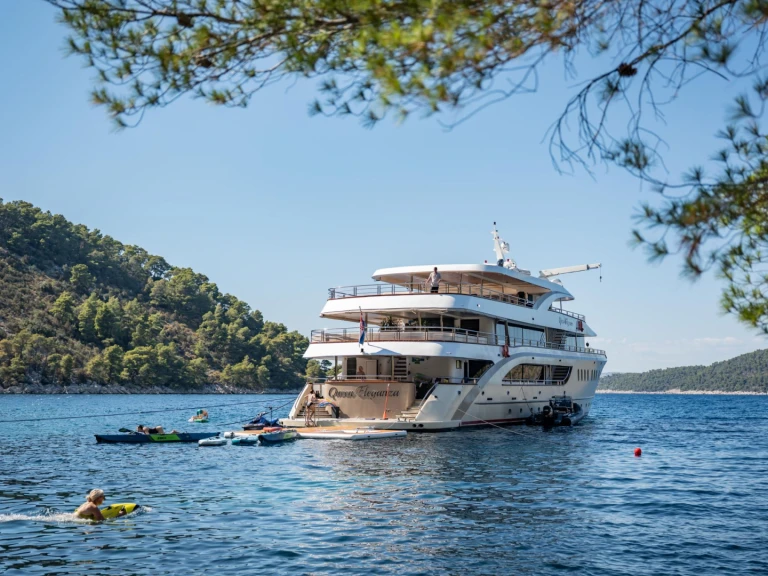 Noleggio Yacht di lusso a Croazia – Custom Queen Eleganza