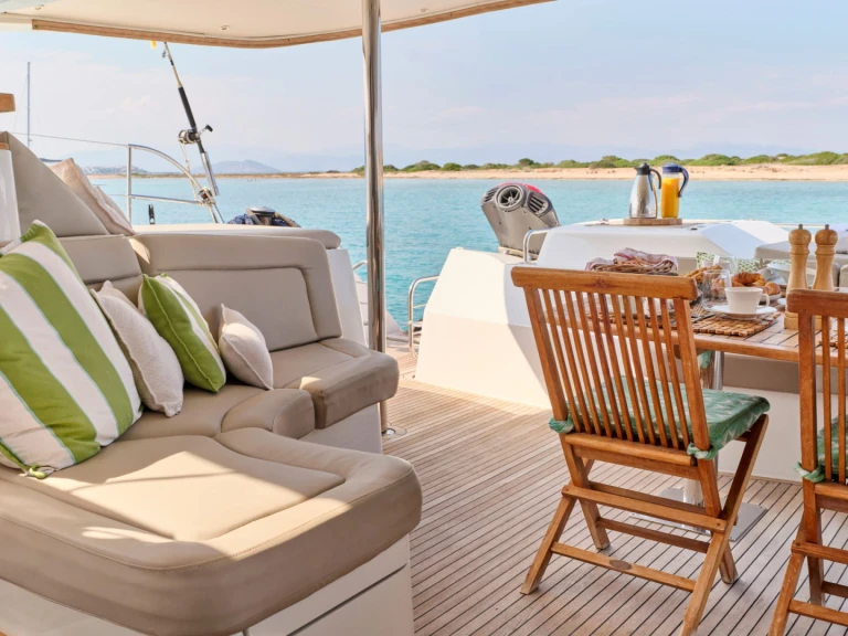 Noleggio Yacht di lusso Fountaine Pajot con patente nautica