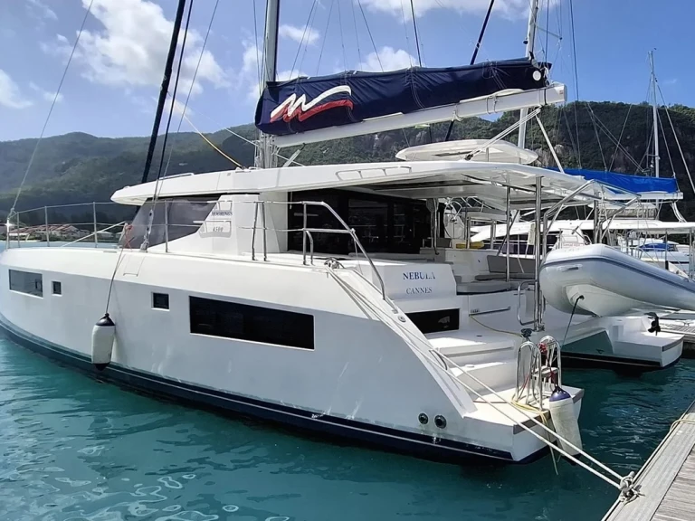 Catamarano a noleggio a Eden Island al miglior prezzo