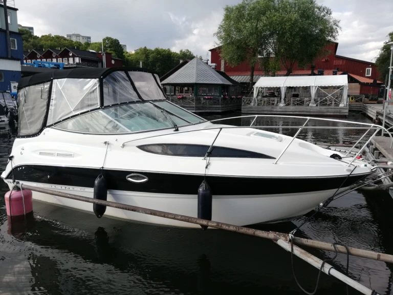 Noleggio Barca a motore Bayliner con patente nautica