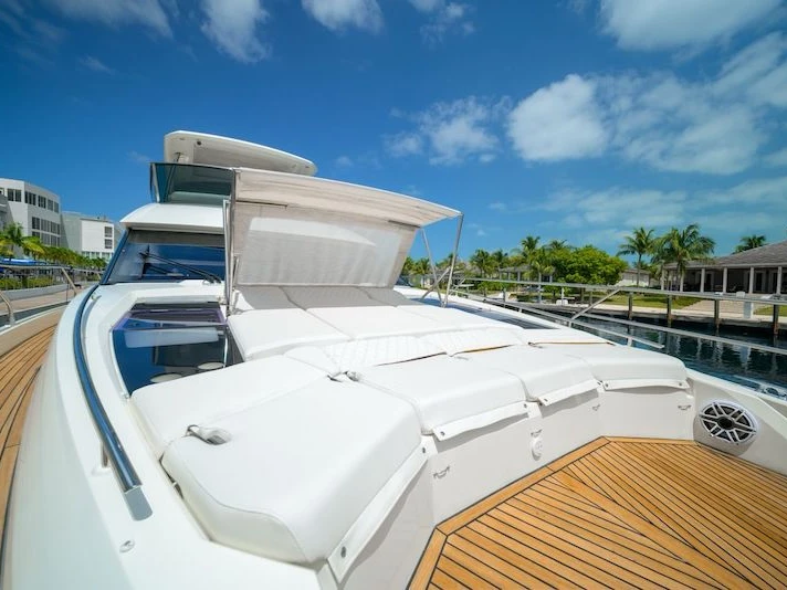 Noleggio Yacht di lusso Prestige con patente nautica