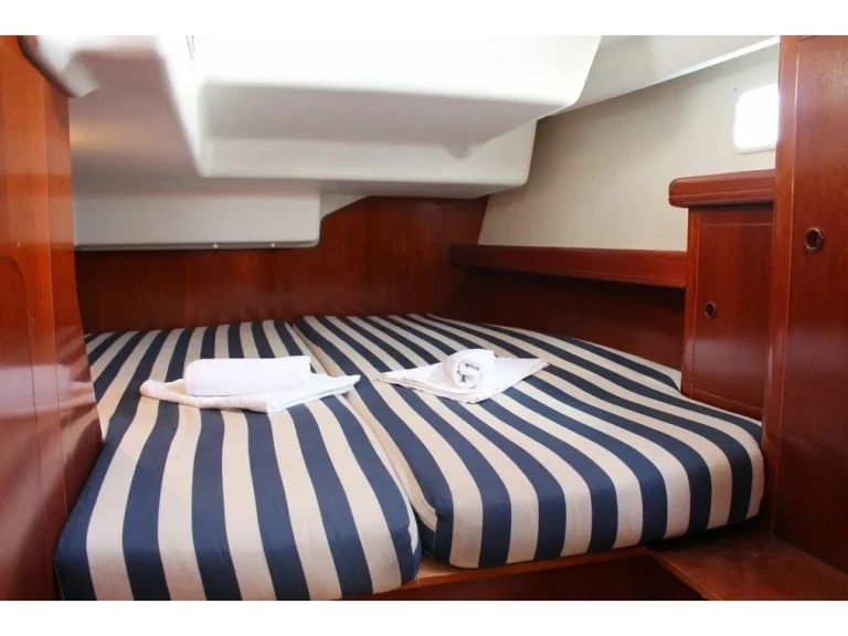 Noleggio barche Bénéteau Oceanis 473 a Gouviá su Samboat