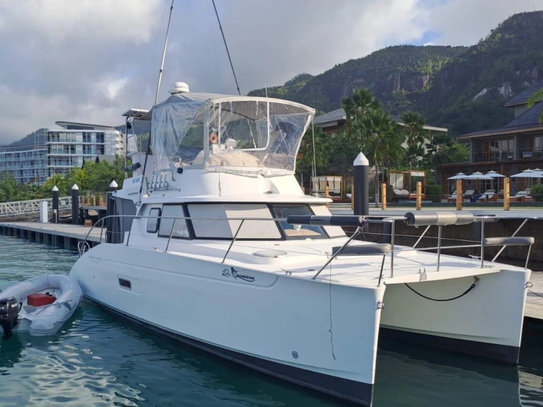 Noleggio Catamarano Fountaine Pajot con patente nautica