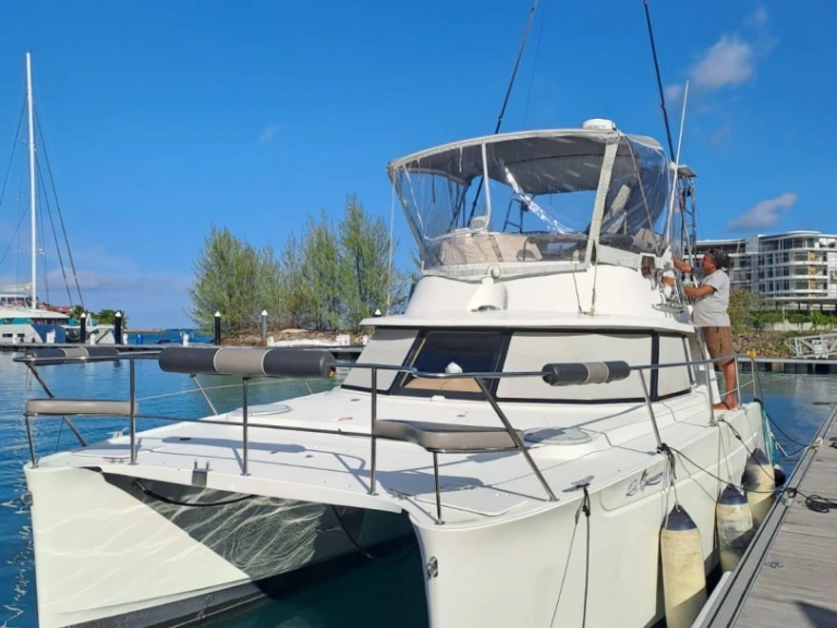 Catamarano a noleggio a Baie Sainte Anne al miglior prezzo