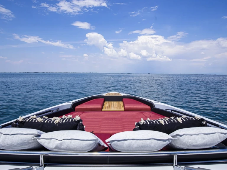 Noleggio barche Saint-Tropez economico Pershing 90