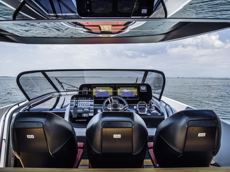 Noleggio barche Pershing Pershing 90 a Saint-Tropez su Samboat