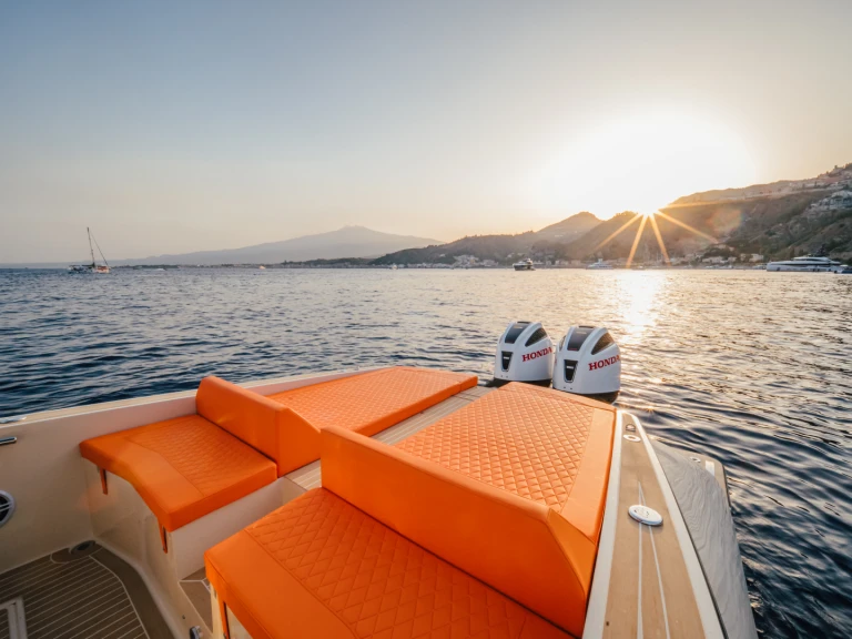 Noleggio Barca a motore con o senza skipper LILIBAEUM YACHT a Taormina