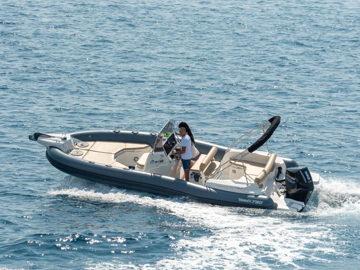 Noleggio barche Pirelli 880 L Edition a Trogir su Samboat