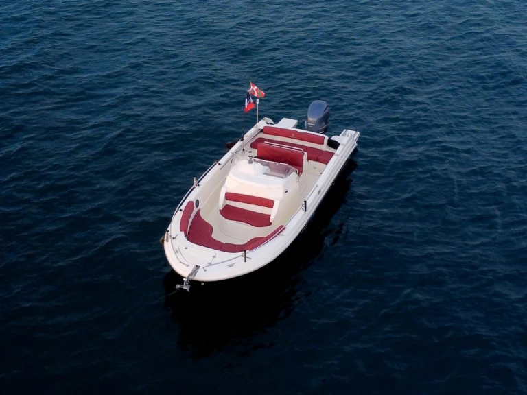 Noleggiare una Pacific Craft Pacific Craft 670 a Anglet