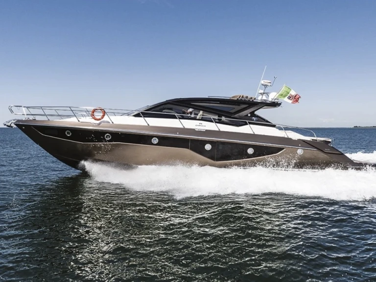 Noleggiare una Cranchi Cranchi 60 ST a Saint-Tropez