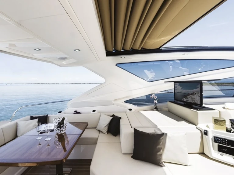 Noleggio Yacht di lusso con o senza skipper Cranchi a Saint-Tropez