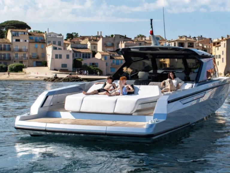 Noleggio Yacht di lusso Santasevera con patente nautica
